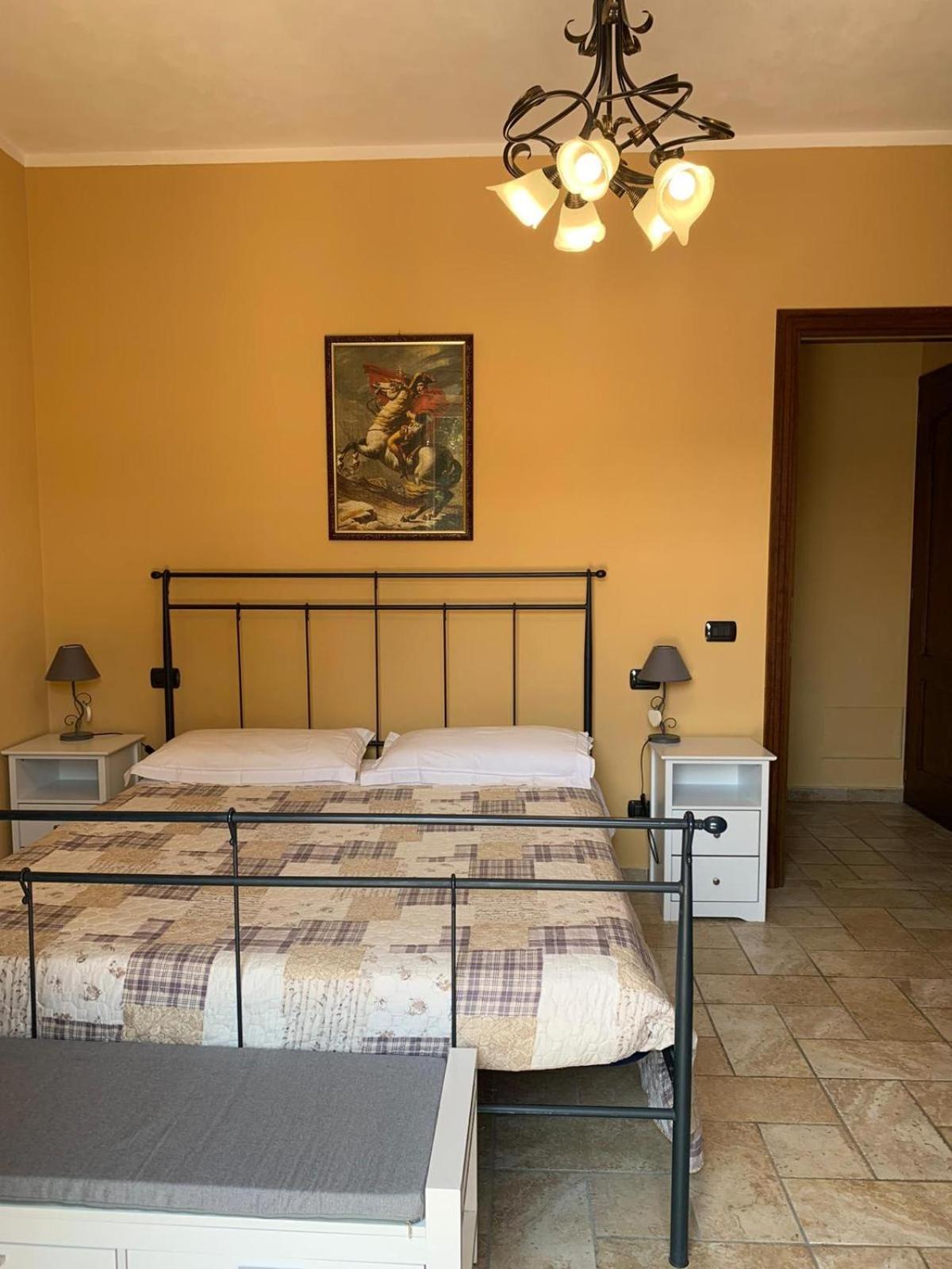 Agriturismo Cascina Anri Mango Kültér fotó